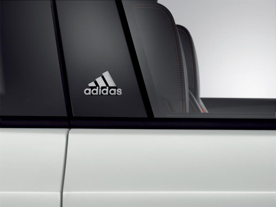  Volkswagen Golf GTi Adidas 2010 года  (фото 6 из 8)